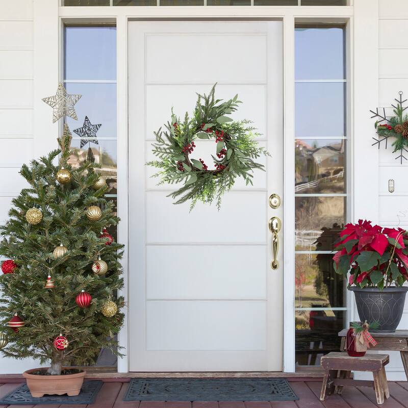 Mixed Foliage Red Berries Artificial Christmas Wreath, 24-Inch, Unlit