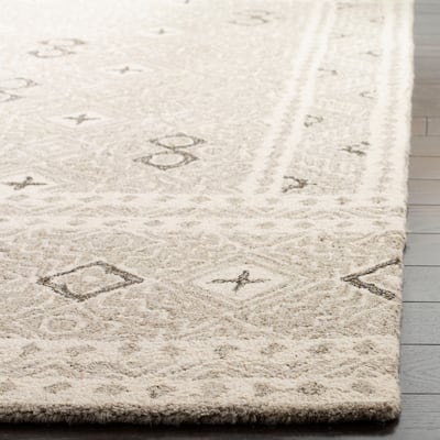 SAFAVIEH Handmade Micro-Loop Jelske Wool Rug