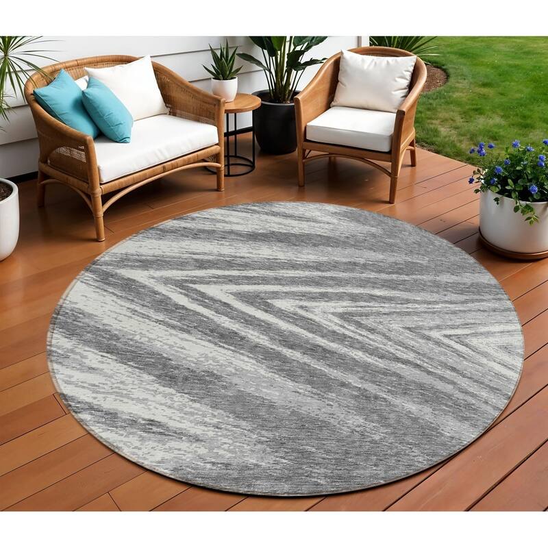 HomeRoots Abstract Transitional Rectangle Outdoor Rug - 8' Round