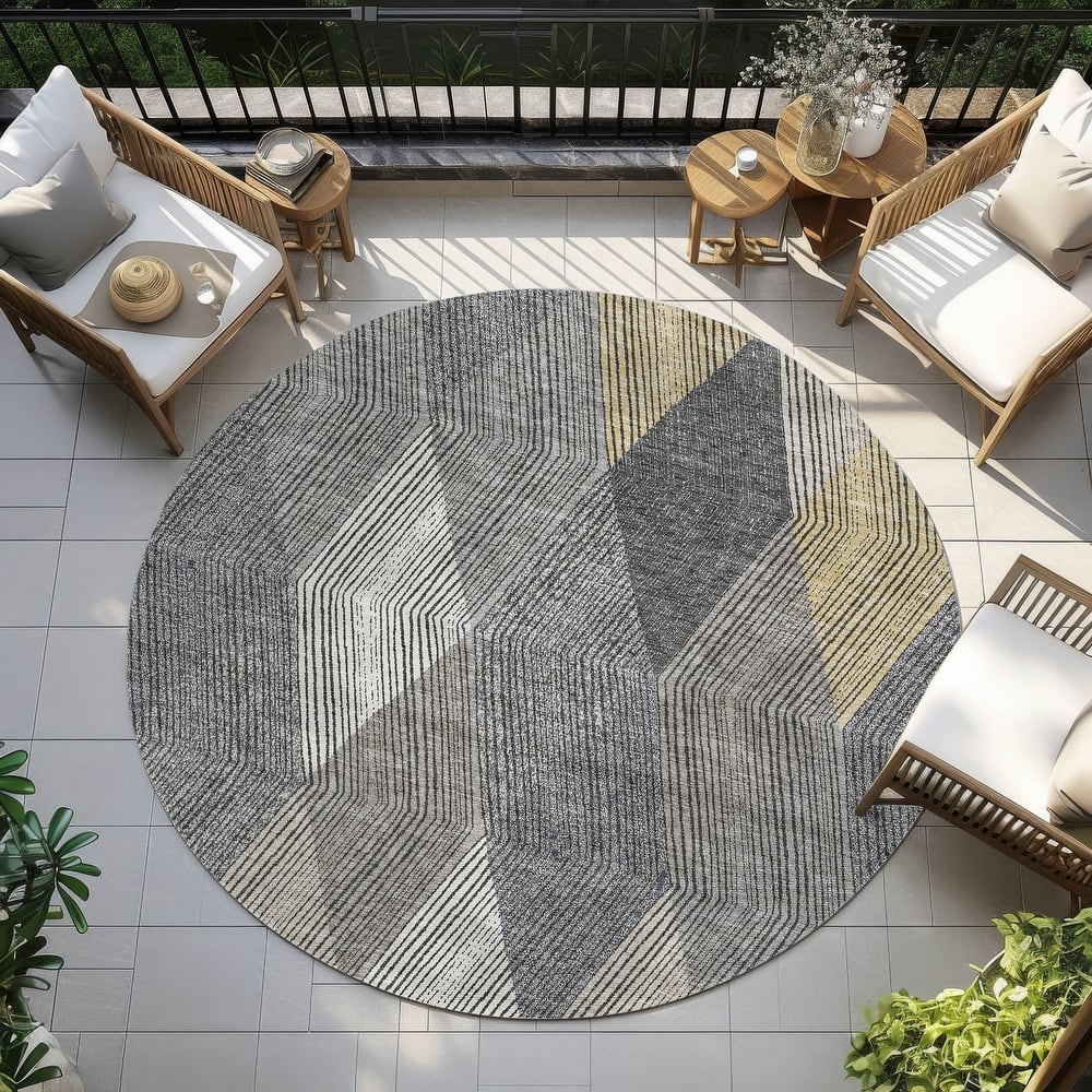 Machine Washable Indoor/ Outdoor Diamond Stripes Chantille Rug