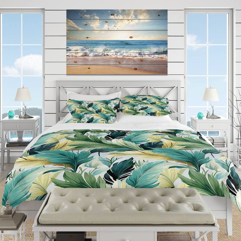Designart "Palm Mirage Tropical Pattern" Green Tropical - Bedding Cover Set With Shams
