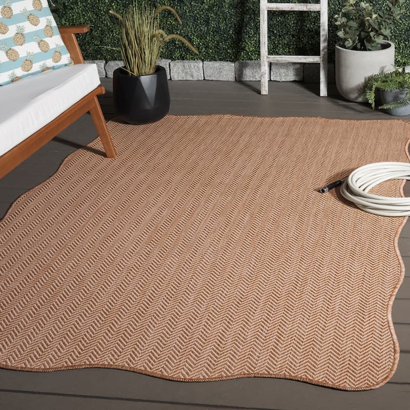 SAFAVIEH Courtyard Ilmur Indoor/ Outdoor Waterproof Patio Backyard Rug - 8' x 10' Rectangle Scallop - Natural/Cream