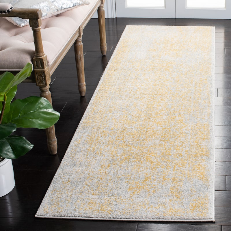 SAFAVIEH Evoke Quinn Vintage Distressed Rug - 2'2" x 7' Runner - Ivory/Gold
