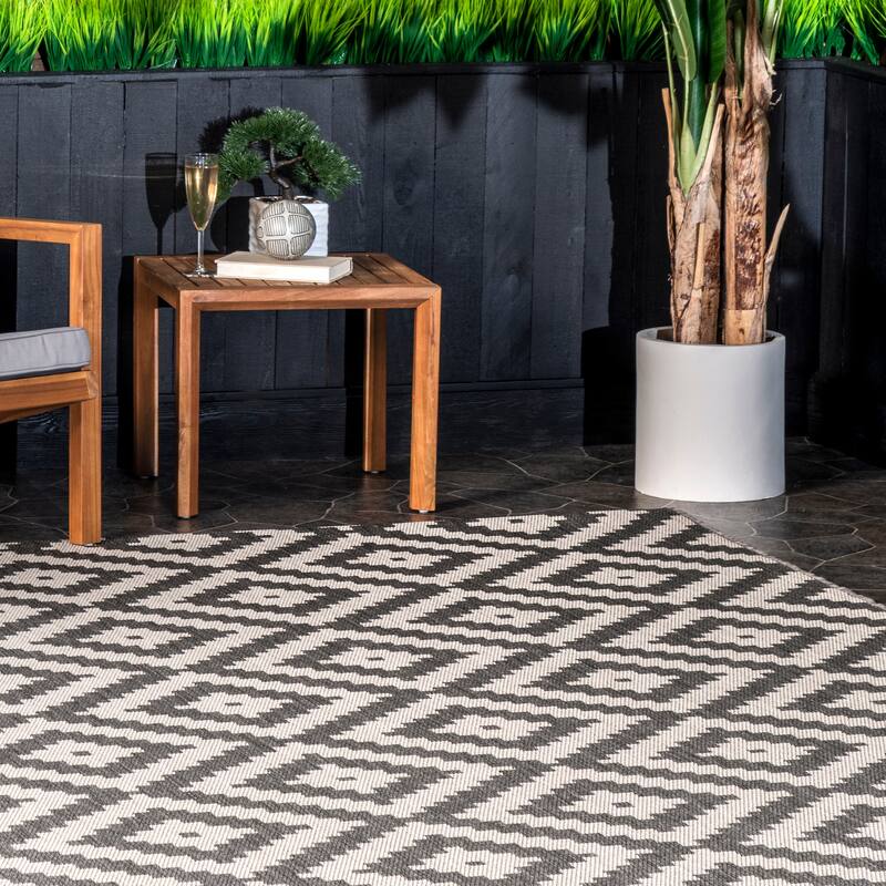 Nuloom Indoor/Outdoor Geometric Diamond Area Rug