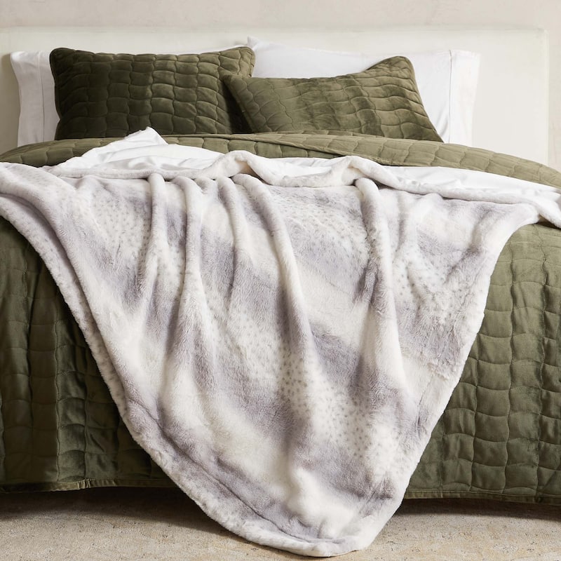 Luxurious Ruched Faux Fur Reversible Microfiber Throw