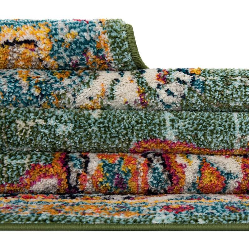 Traditional Koakburg Collection Area Rug