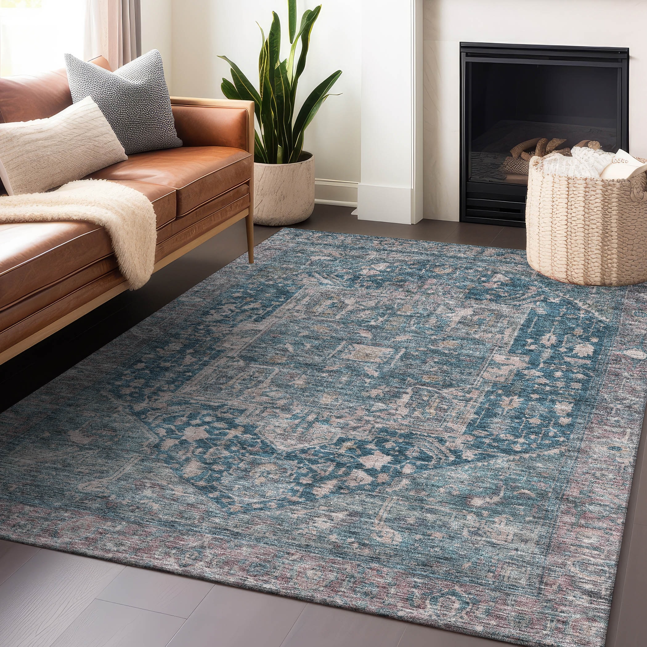 Machine Washable Indoor/ Outdoor Traditional Heriz Chantille Rug