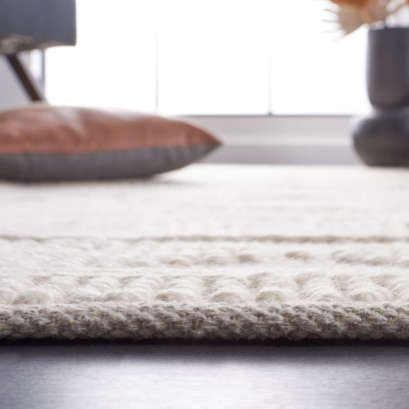 SAFAVIEH Handmade Natura Saroj Boho Wool Rug