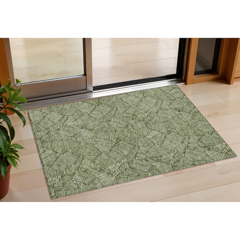 HomeRoots Floral Transitional Rectangle Outdoor Rug - 3' x 5'