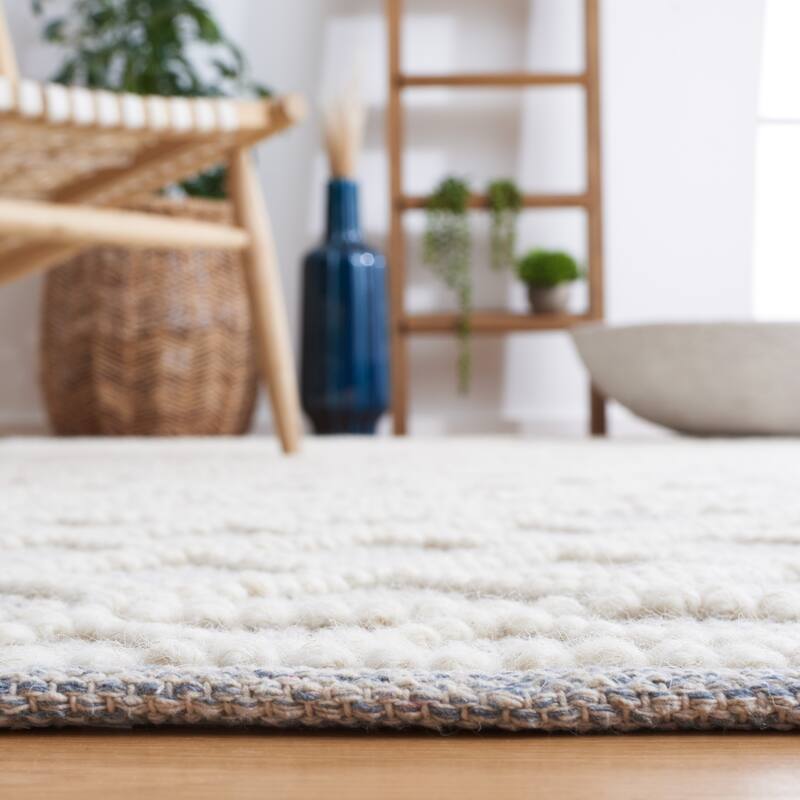 SAFAVIEH Handmade Natura Solvi Boho Wool Rug