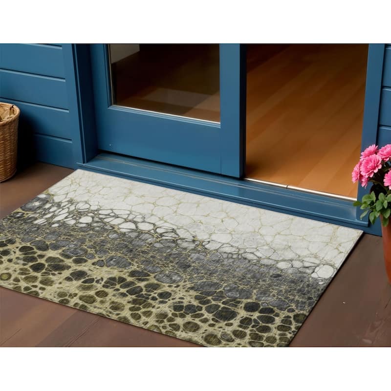 HomeRoots Abstract Transitional Rectangle Outdoor Rug - 3' x 5'