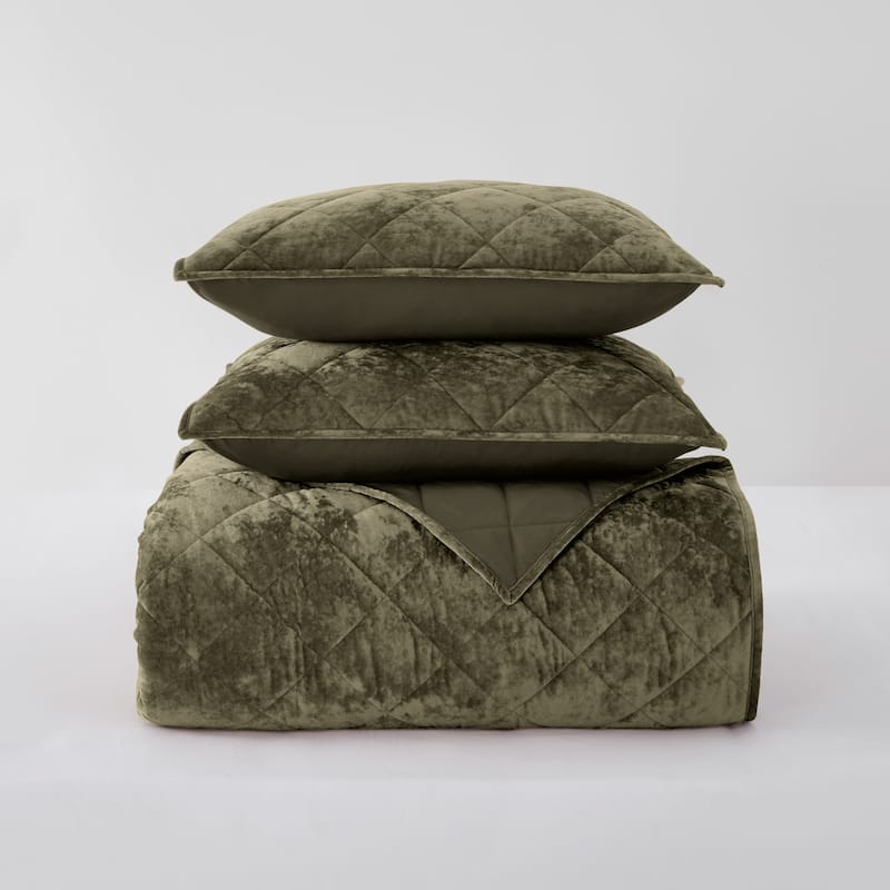 Wonderful Diamond Velvet 3 Piece Quilt Set