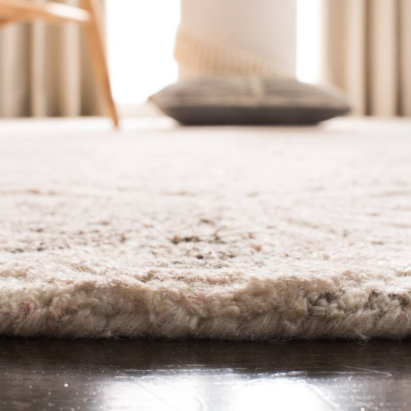 SAFAVIEH Handmade Marquee Genta Modern Medallion Wool Rug