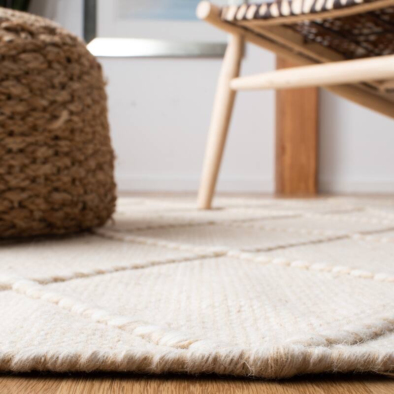 SAFAVIEH Handmade Casablanca Caty Moroccan Wool Tassel Rug