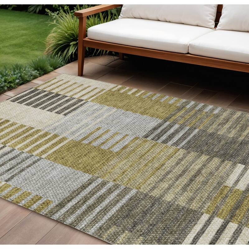 HomeRoots Striped Transitional Rectangle Outdoor Rug - 8' X 10'