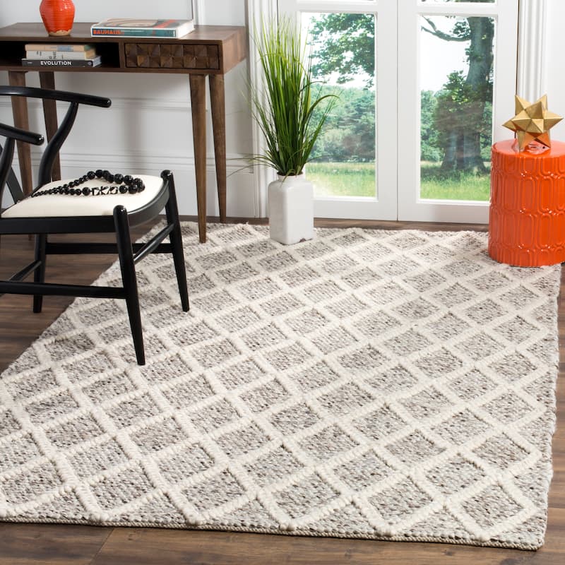SAFAVIEH Handmade Natura Adelma Wool Rug - 6' x 9' - Ivory/Stone