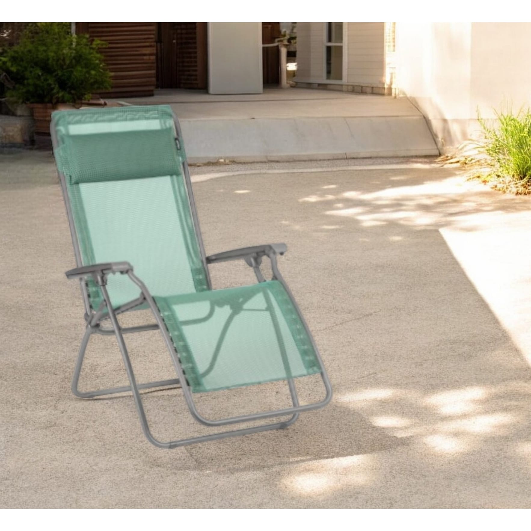 27" Green Metal Outdoor Zero Gravity Chair with Green Cushion
