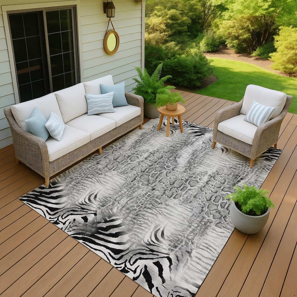 Machine Washable Indoor/ Outdoor Modern Animal Print Chantille Rug
