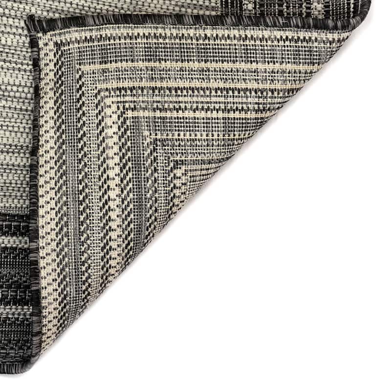 Liora Manne Carmel Multi Border Indoor/ Outdoor Area Rug