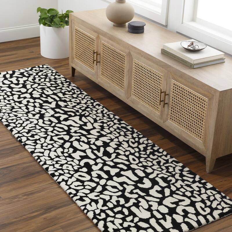 Hand-tufted Jungle Animal Print Wool Area Rug - 2'6" x 8' - Black/Cream