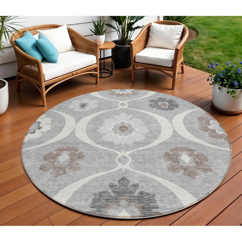 HomeRoots Medallion Transitional Rectangle Outdoor Rug - 8' Round