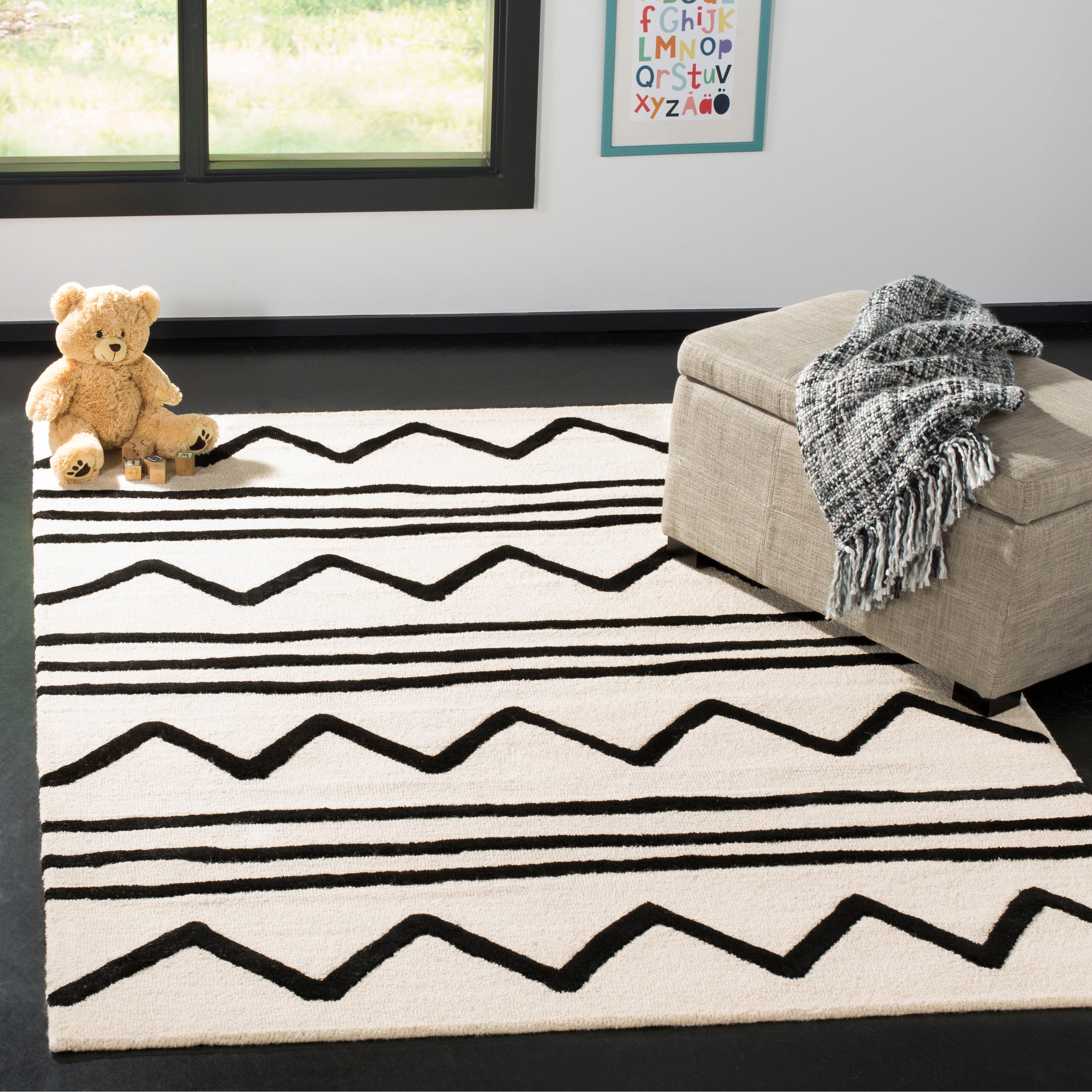 SAFAVIEH Handmade Kids Deyanira Wool Rug
