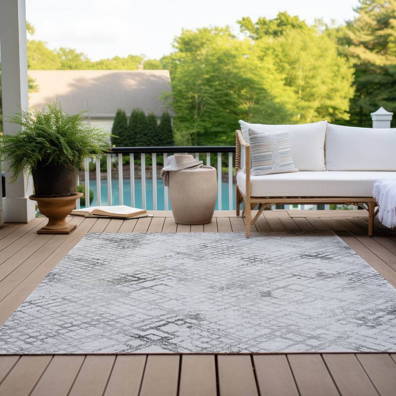 Machine Washable Indoor/ Outdoor Chantille Distressed Trellis Rug