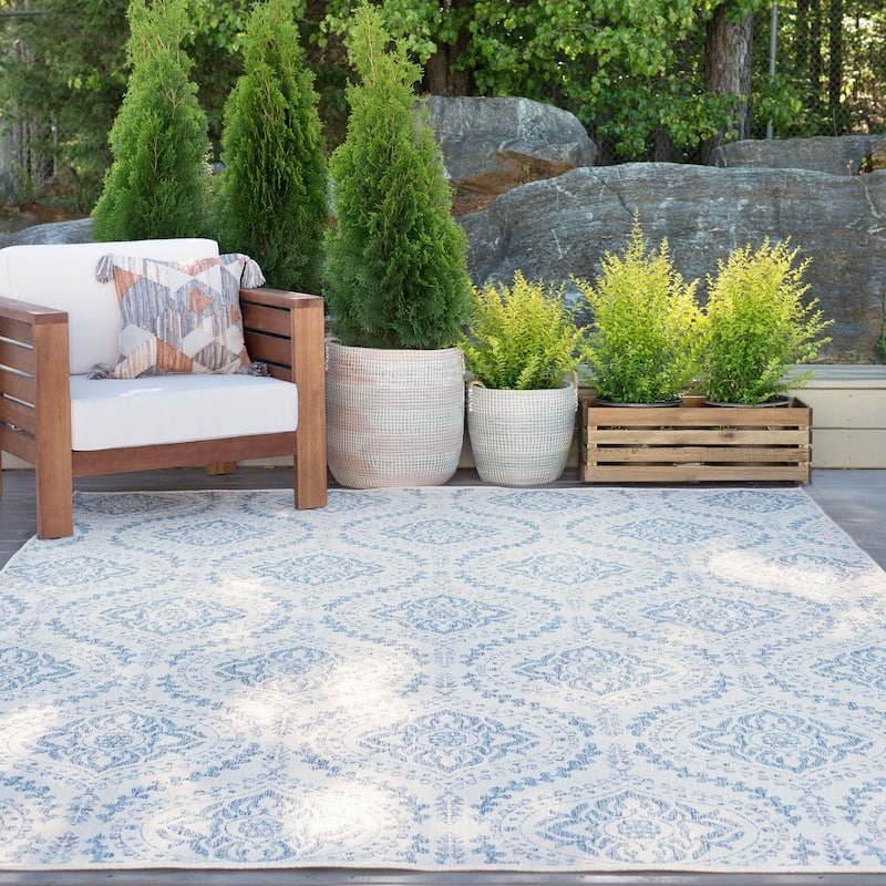 Dennis Coastal Floral Indoor/Outdoor Area Rug