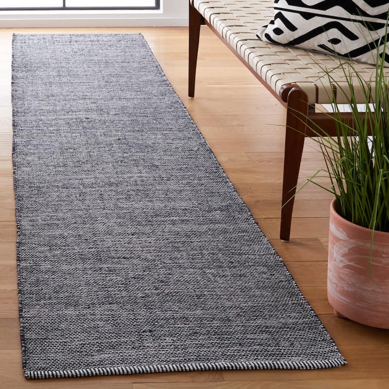 SAFAVIEH Handmade Montauk Lefka Casual Rug - 2'3" x 9' Runner - Black/Ivory