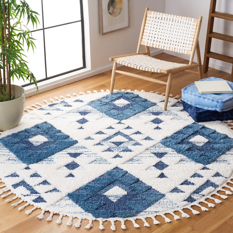 SAFAVIEH Moroccan Tassel Shag Kobi 2-inch Thick Rug - 6'7" Round - Blue/Ivory - Round