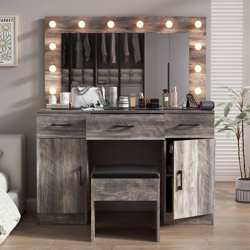 Bedroom makeup vanity set with 3 drawers