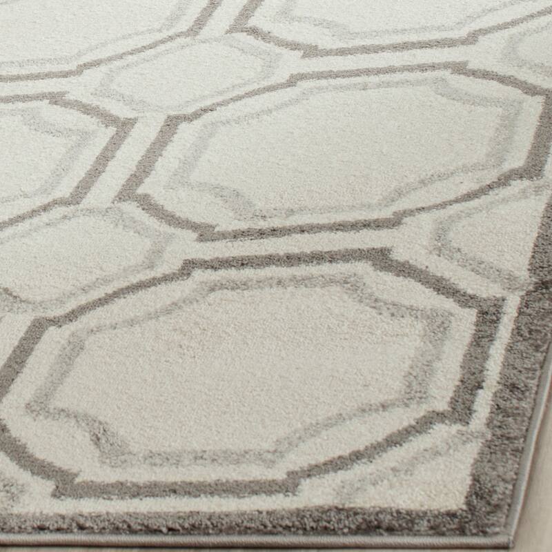 SAFAVIEH Amherst Aleksei Modern Rug