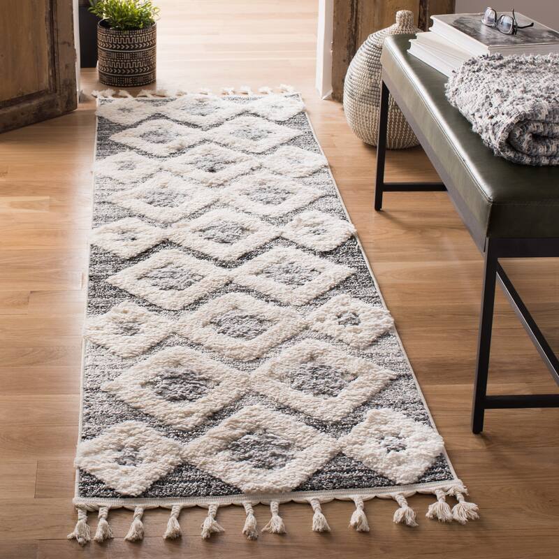 SAFAVIEH Moroccan Tassel Shag Kobi 2-inch Thick Rug - 2'3" x 16' Runner - Ivory/Grey