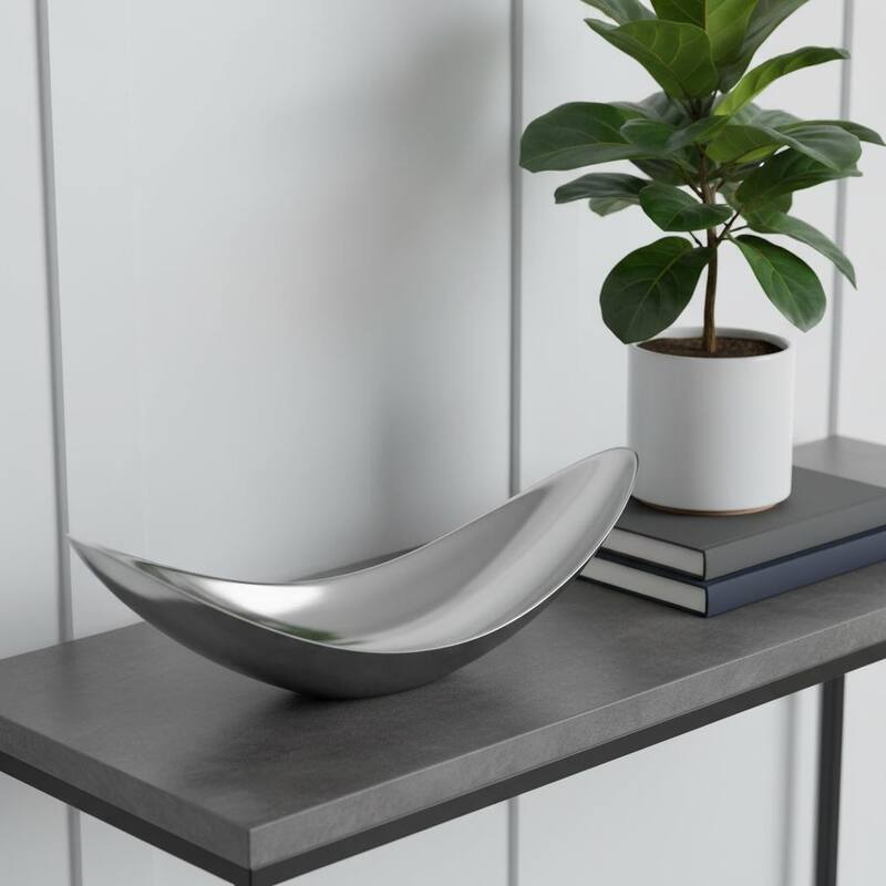 HomeRoots 13" Aluminum Modern Twisted Centerpiece Bowl