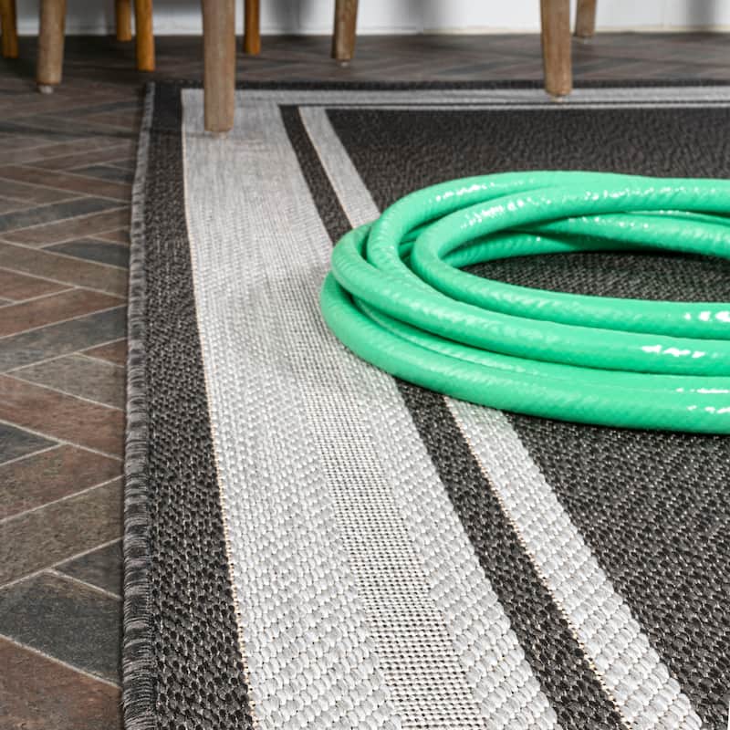 JONATHAN Y Haynes Modern Border Stripe Indoor/Outdoor Area Rug