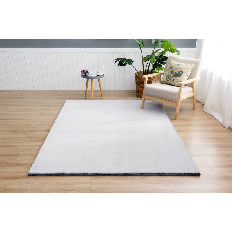 Faux Rabbit Collection Grey Fur Area Rug - 5'x7'