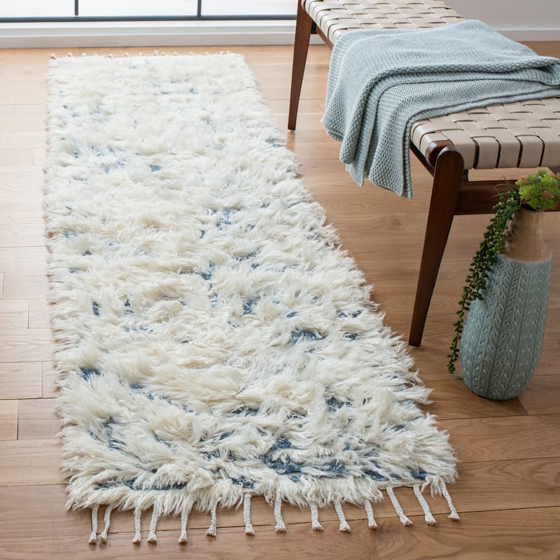 SAFAVIEH Hand-Knotted Manhattan Soltanica Wool Tassel Rug - 2'3" x 8' Runner - Ivory/Blue