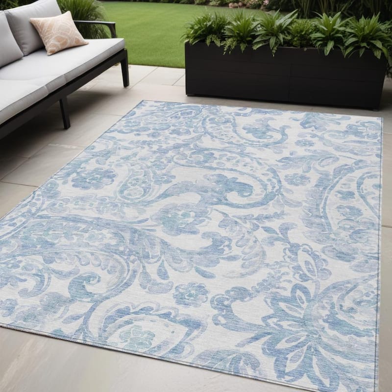 HomeRoots Paisley Transitional Rectangle Outdoor Rug - 5' X 8'