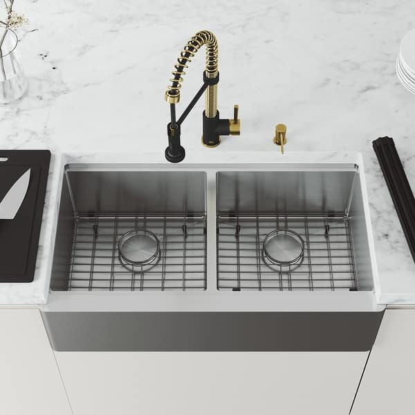 Vigo Edison Pull Down Spray Kitchen Faucet In Matte Brushed Gold Matte Black With Soap Dispenser On Sale Overstock 31459867