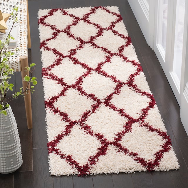 SAFAVIEH Dallas Shag Giusy Trellis 1.5-inch Thick Rug - 2'3" x 8' Runner - Ivory/Red