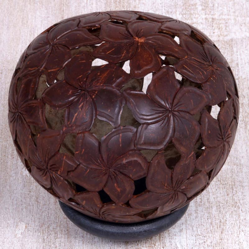 Handmade Jepun Haven Coconut shell sculpture (Indonesia) - 25 x 24 x 23