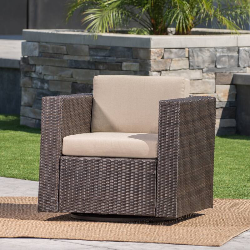 Comfortable and Flexible Outdoor Swivel Patio Chair with Cushions
