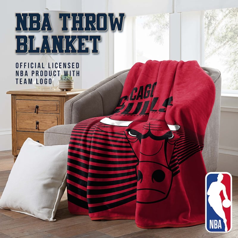 NBA Chicago Bulls 60" x 80" Raschel Throw Blanket