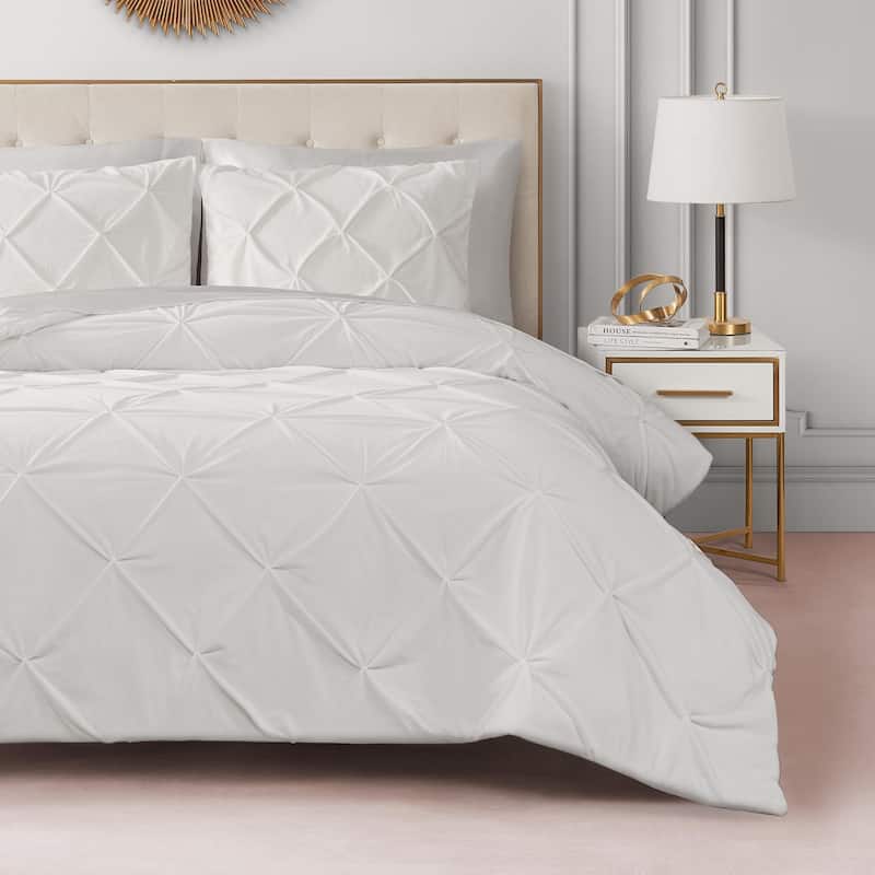 Juicy Couture Kiss Pleat Plush Comforter Sets - White - Queen