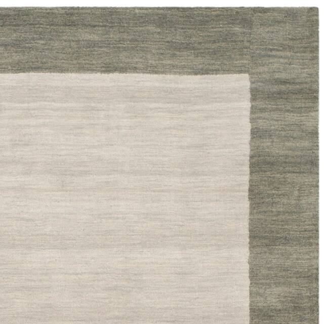 SAFAVIEH Handmade Himalaya Janessa Modern Wool Rug