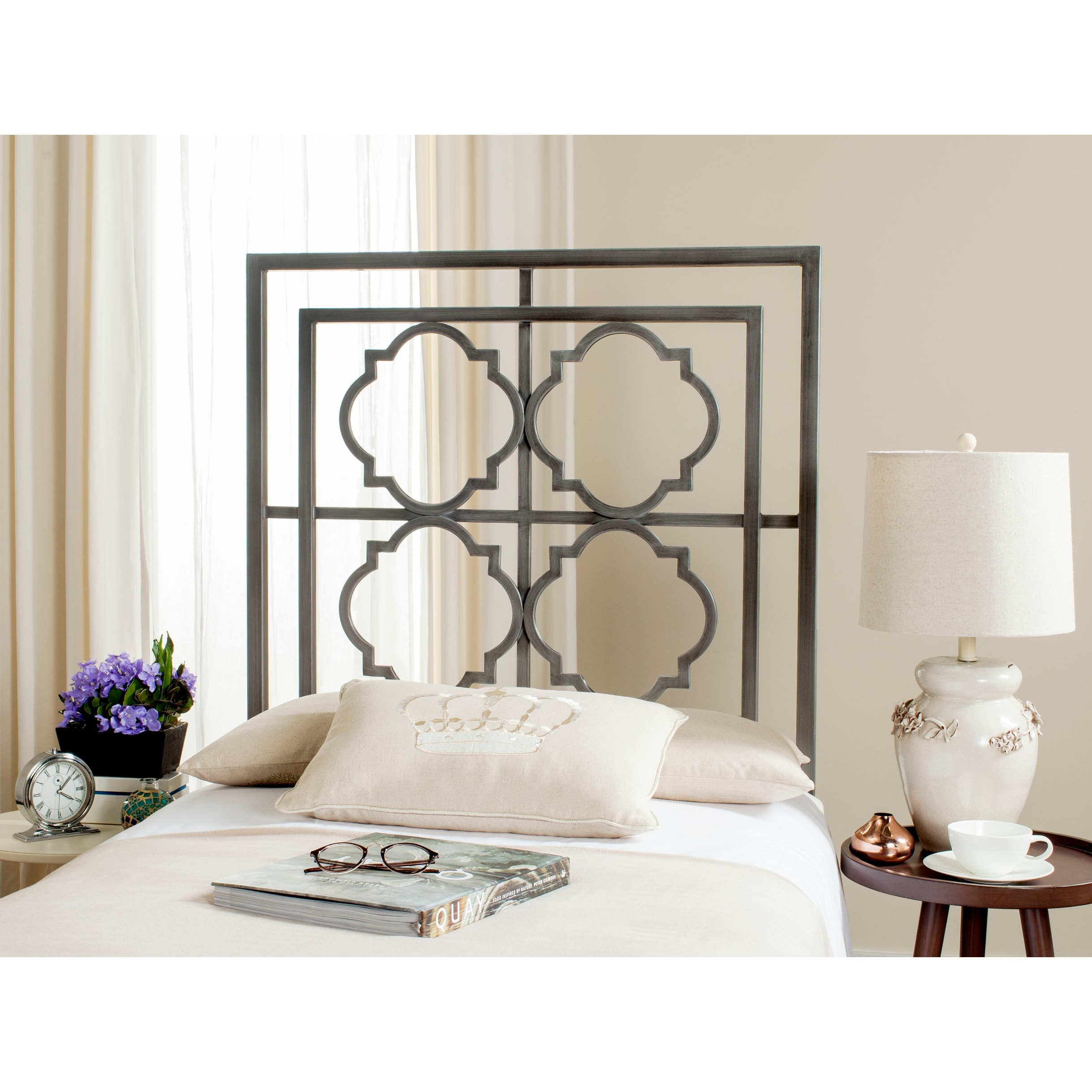 SAFAVIEH Silva Antique Iron Metal Geometric Headboard Full On