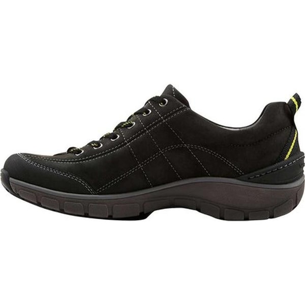 clarks black walking shoes