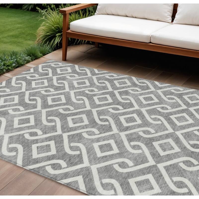 HomeRoots Geometric Transitional Rectangle Outdoor Rug - 8' X 10'