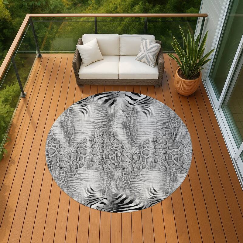 Machine Washable Indoor/ Outdoor Modern Animal Print Chantille Rug - Gray - 8' x 8'