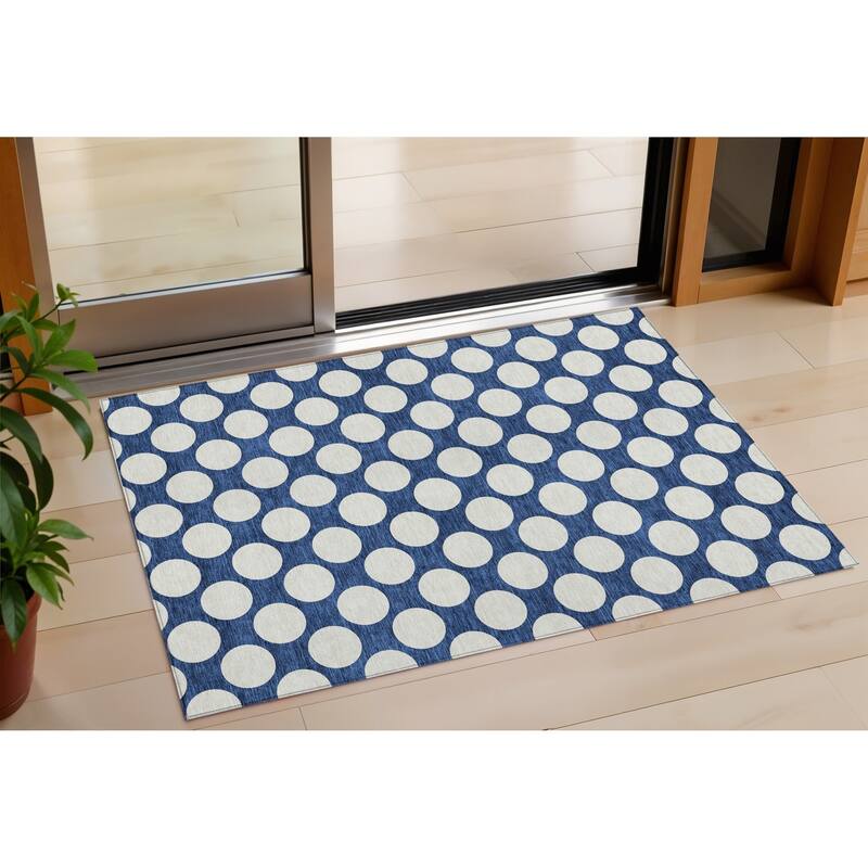HomeRoots Polka Dot Transitional Rectangle Outdoor Rug - 3' x 5'